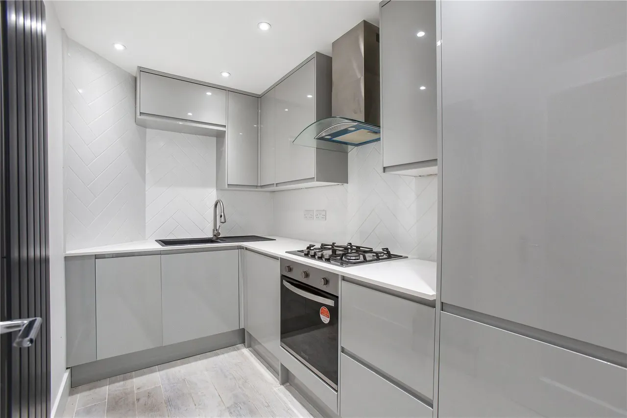 2 bed flat to rent, Green Street, London, E13