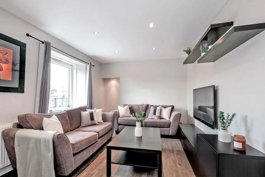 2 bed flat for sale, Dee Street, Banchory, AB31