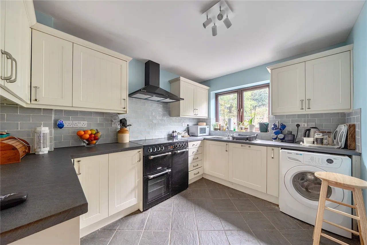 Ffordd Newydd, Bettws Cedewain, Newtown, Powys, SY16 3DR, photo 6