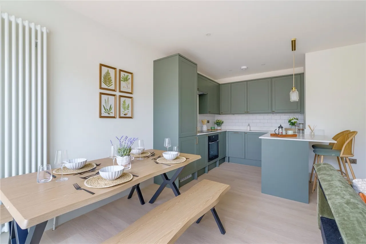 Granville Road, London, SW18, photo 3