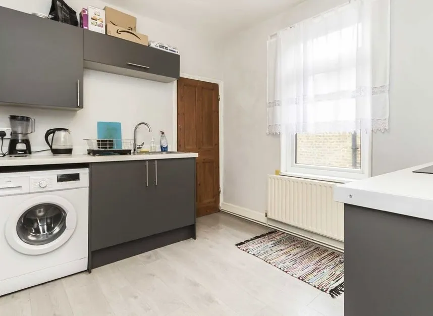 Kingston Road, Raynes Park, SW20, photo 3