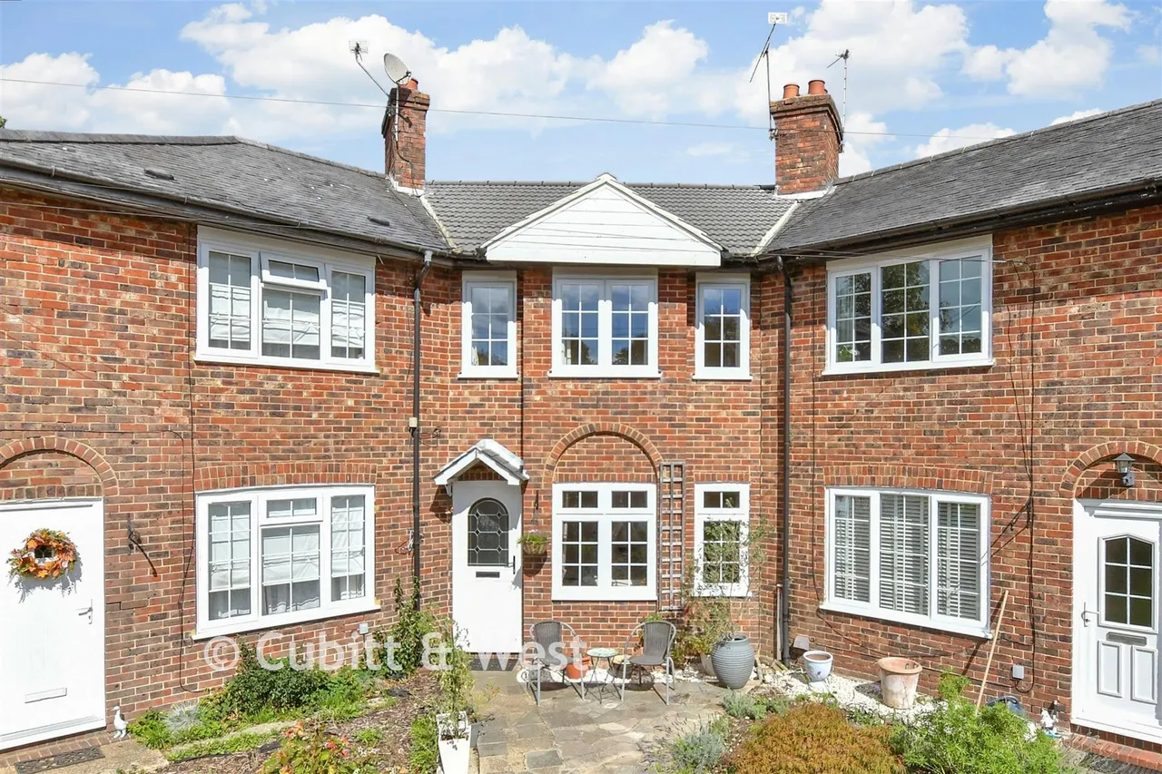 3 bed house for sale, The Hoppety, Tadworth, KT20