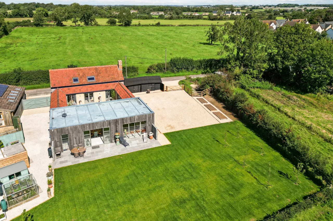 5 bed house for sale — Crudwell, Malmesbury, SN16
