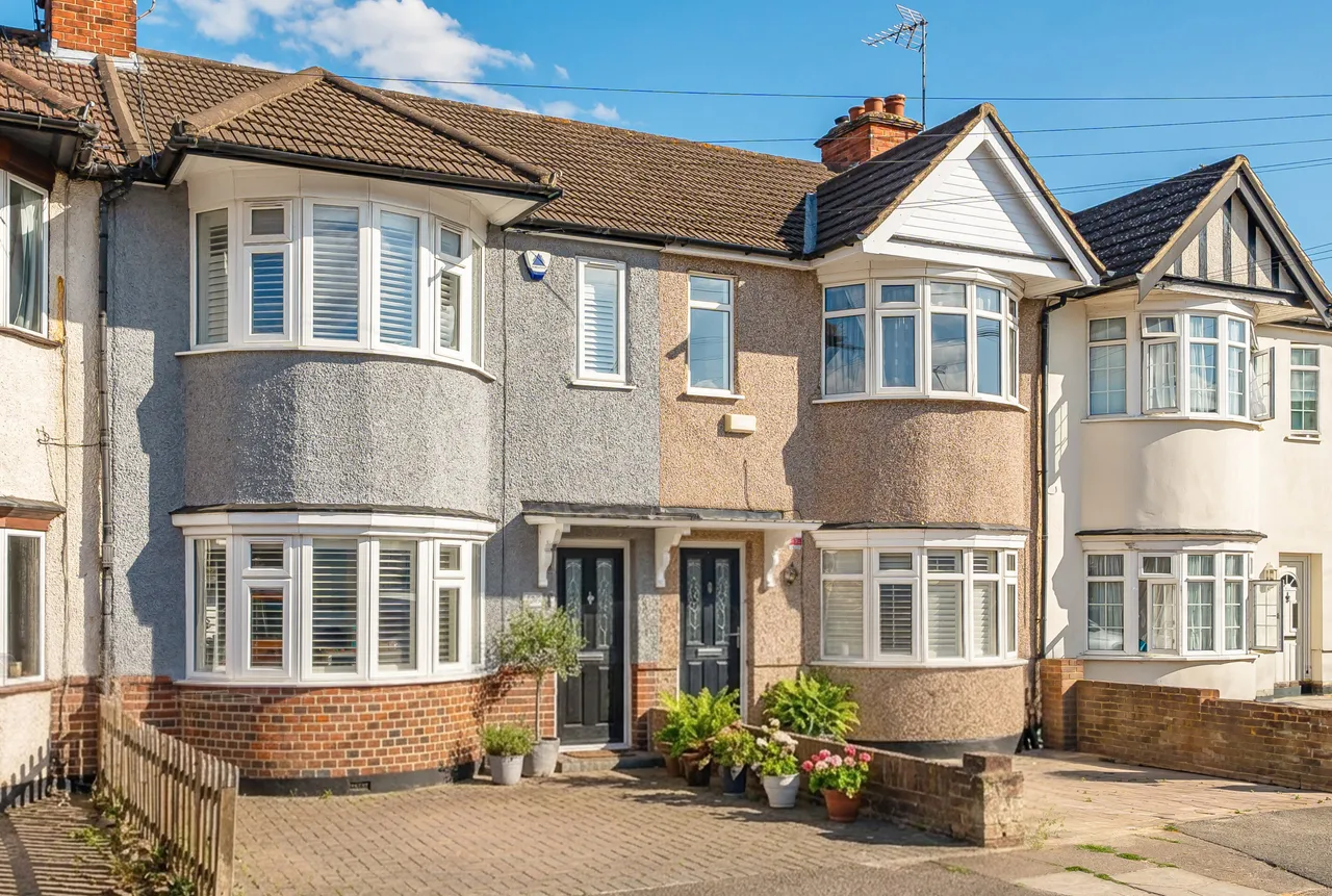 2 bed house for sale — Whitby Road, Ruislip, HA4