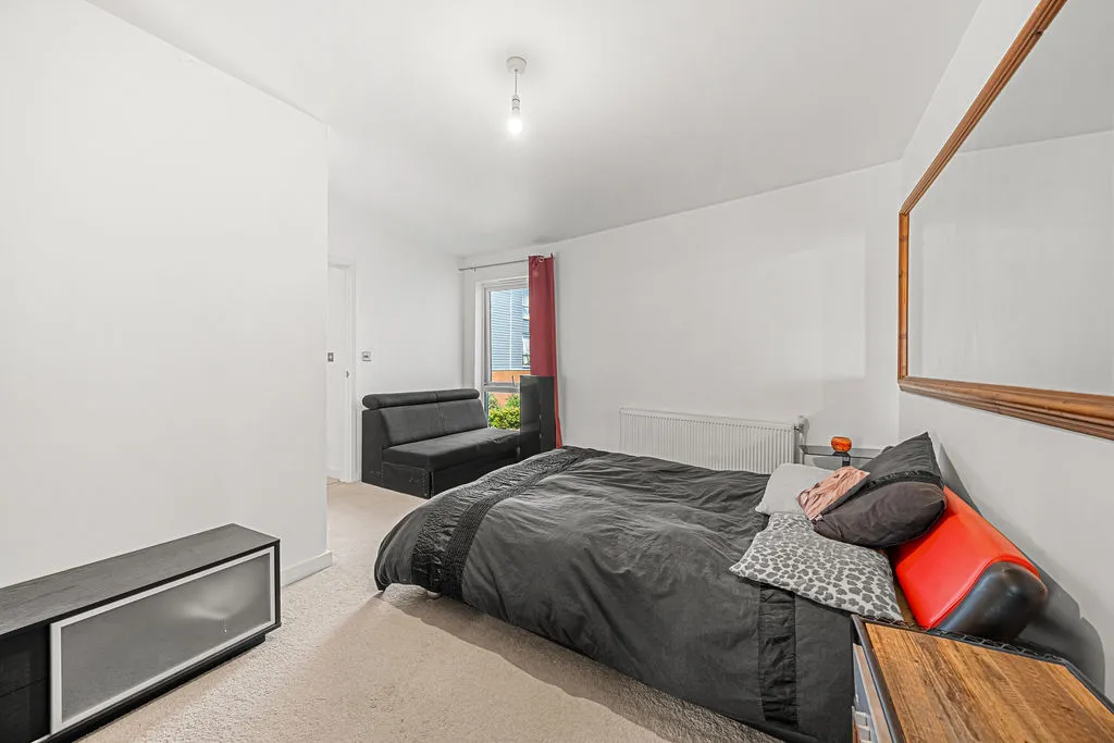 Howden Drive, Row Town KT15 1EA, photo 7