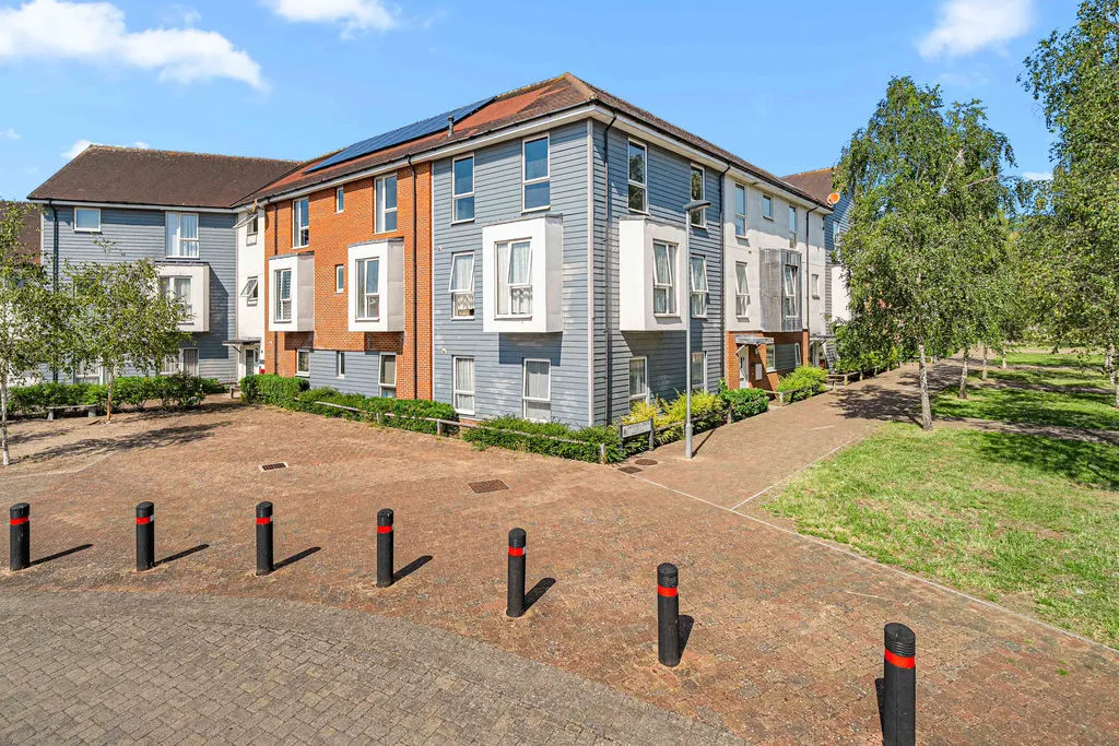 Howden Drive, Row Town KT15 1EA, photo 12