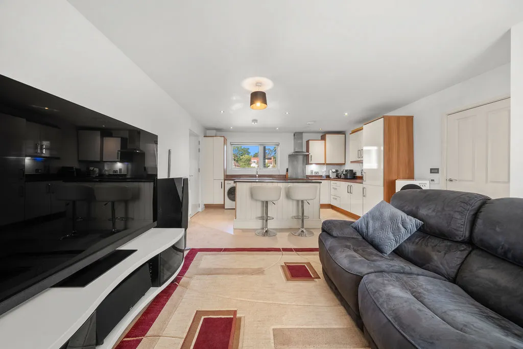 Howden Drive, Row Town KT15 1EA, photo 6