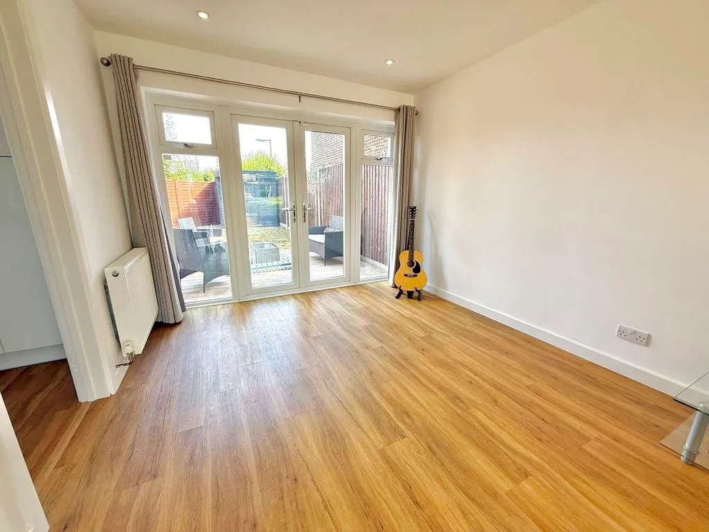 Allen Close, Dunstable LU5 4DG, photo 11