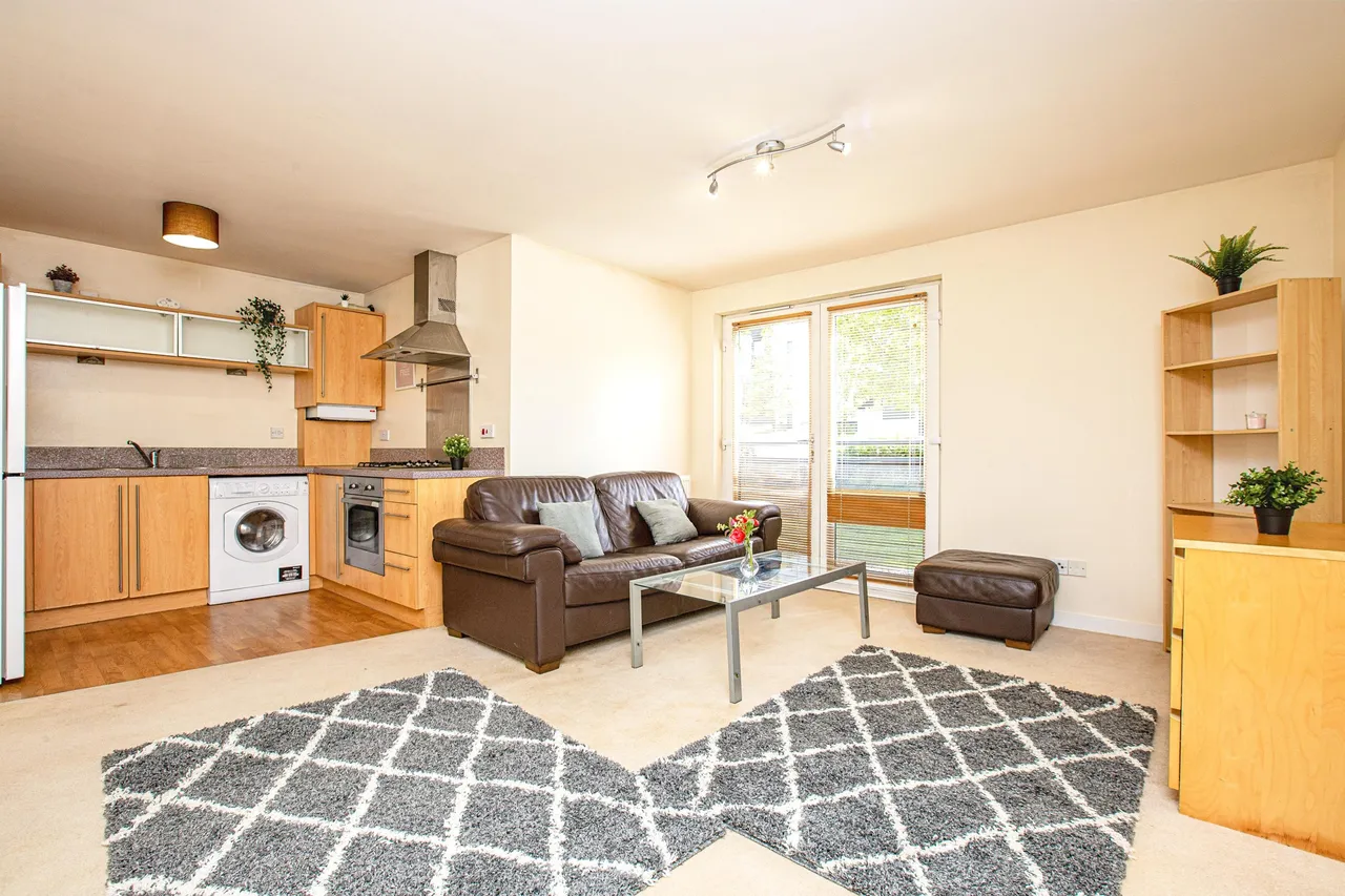 1 Firpark Close, Glasgow, photo 3