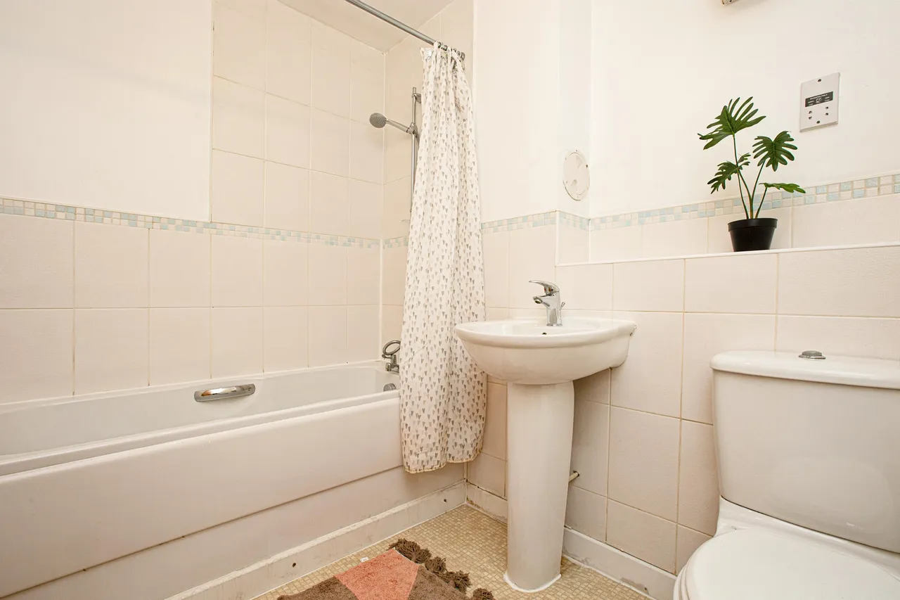 1 Firpark Close, Glasgow, photo 11