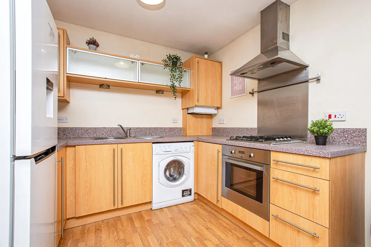 1 Firpark Close, Glasgow, photo 6