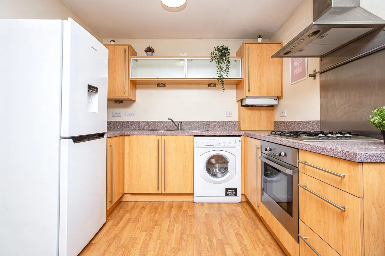 1 Firpark Close, Glasgow, photo 7