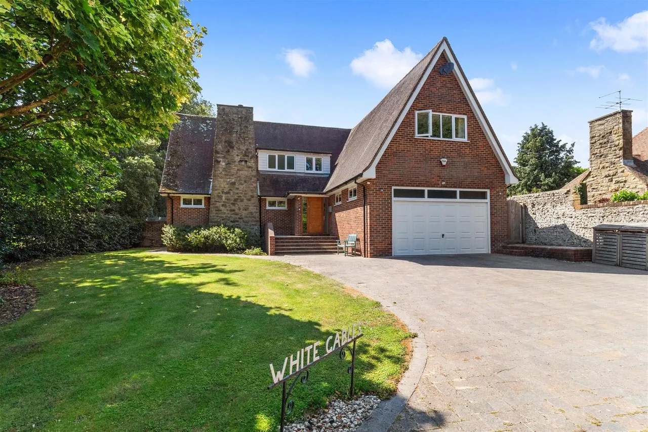 4 bed property for sale — Fernhurst Drive, Goring-By-Sea, Worthing