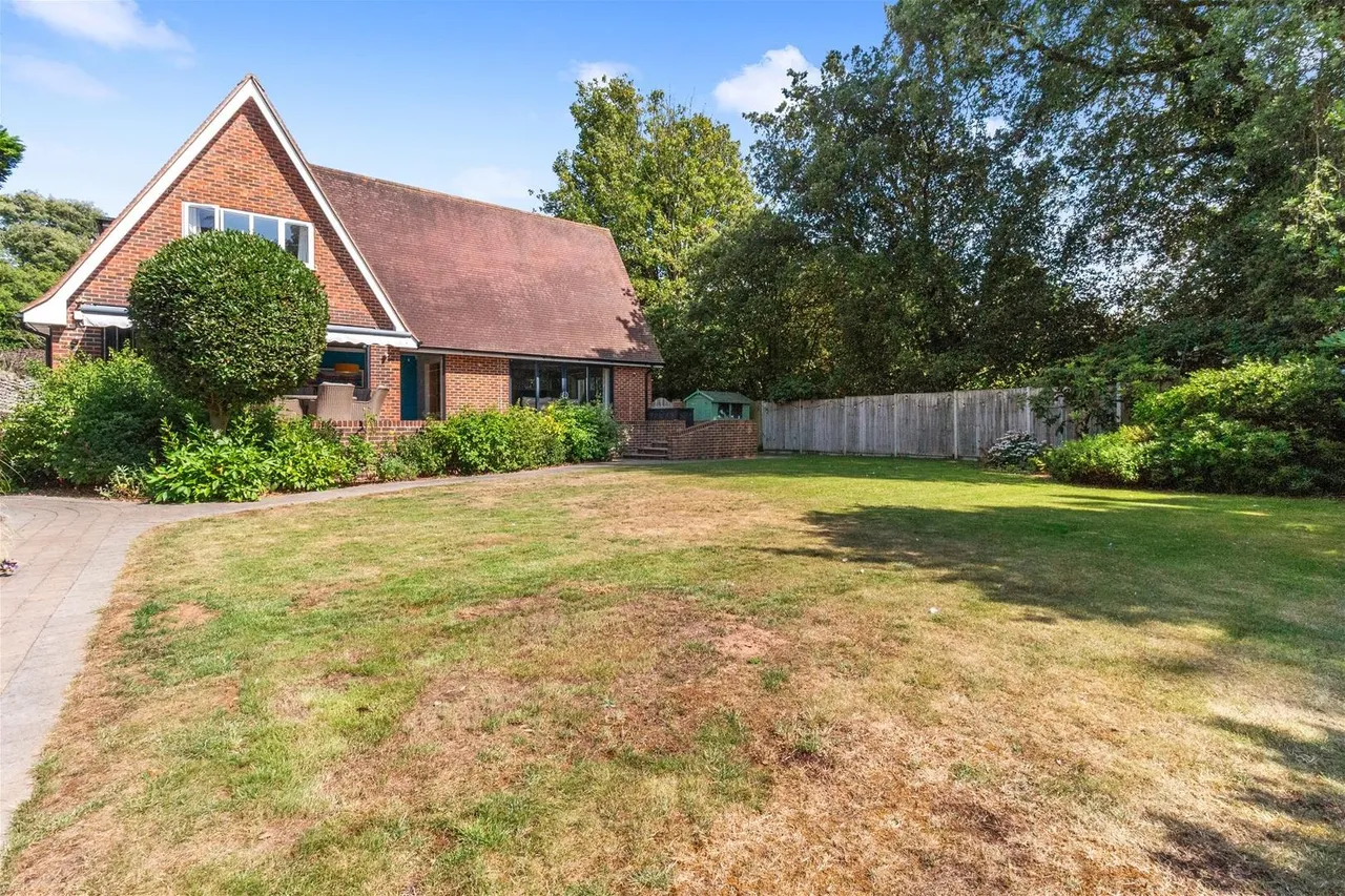 Fernhurst Drive, Goring-By-Sea, Worthing, photo 36