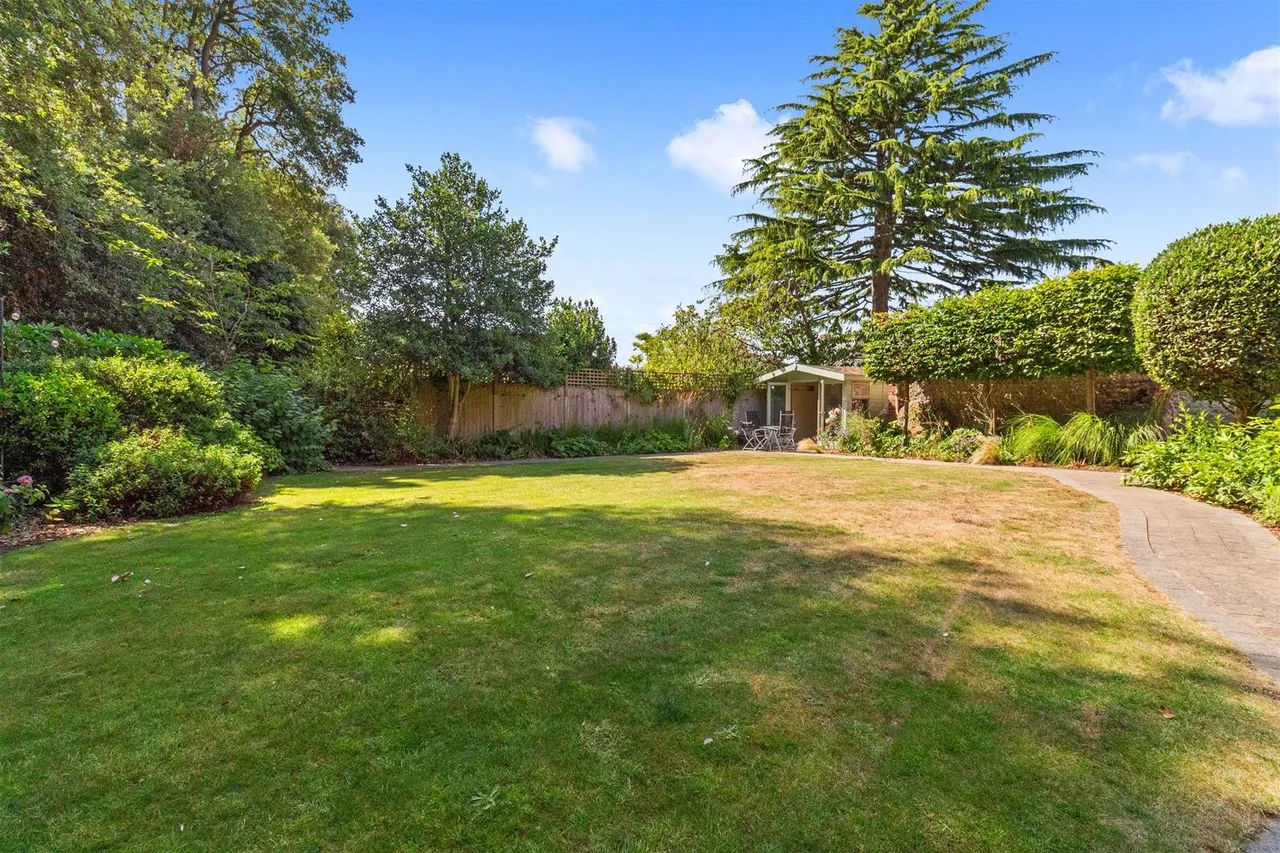 Fernhurst Drive, Goring-By-Sea, Worthing, photo 34