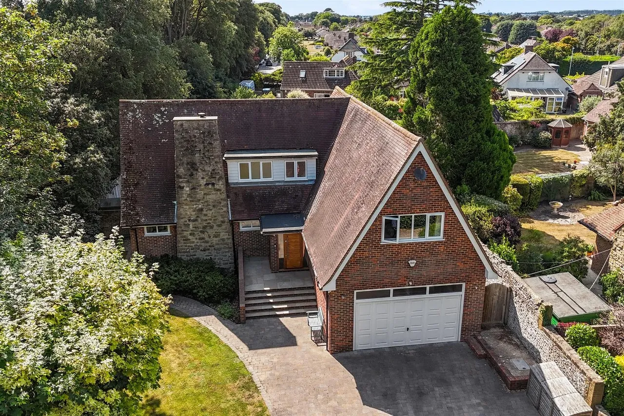 Fernhurst Drive, Goring-By-Sea, Worthing, photo 37