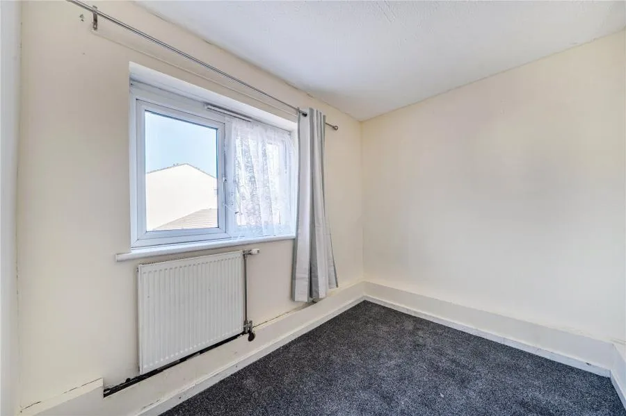 Dunmow Close, Feltham, TW13, photo 12