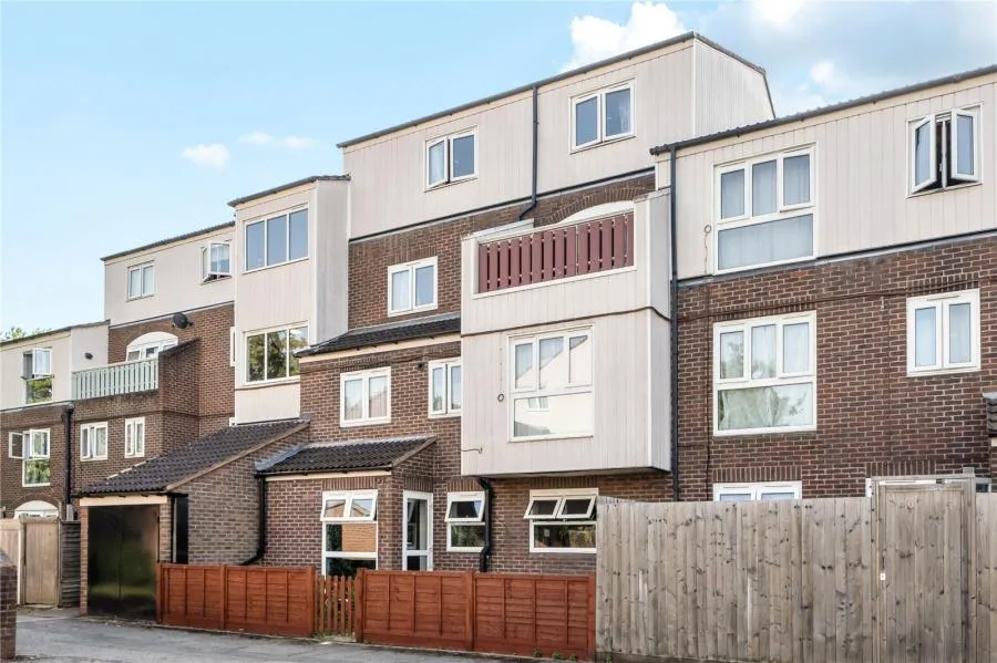 Dunmow Close, Feltham, TW13, photo 16