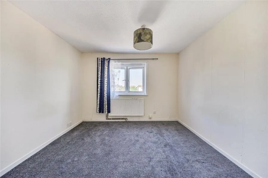 Dunmow Close, Feltham, TW13, photo 11