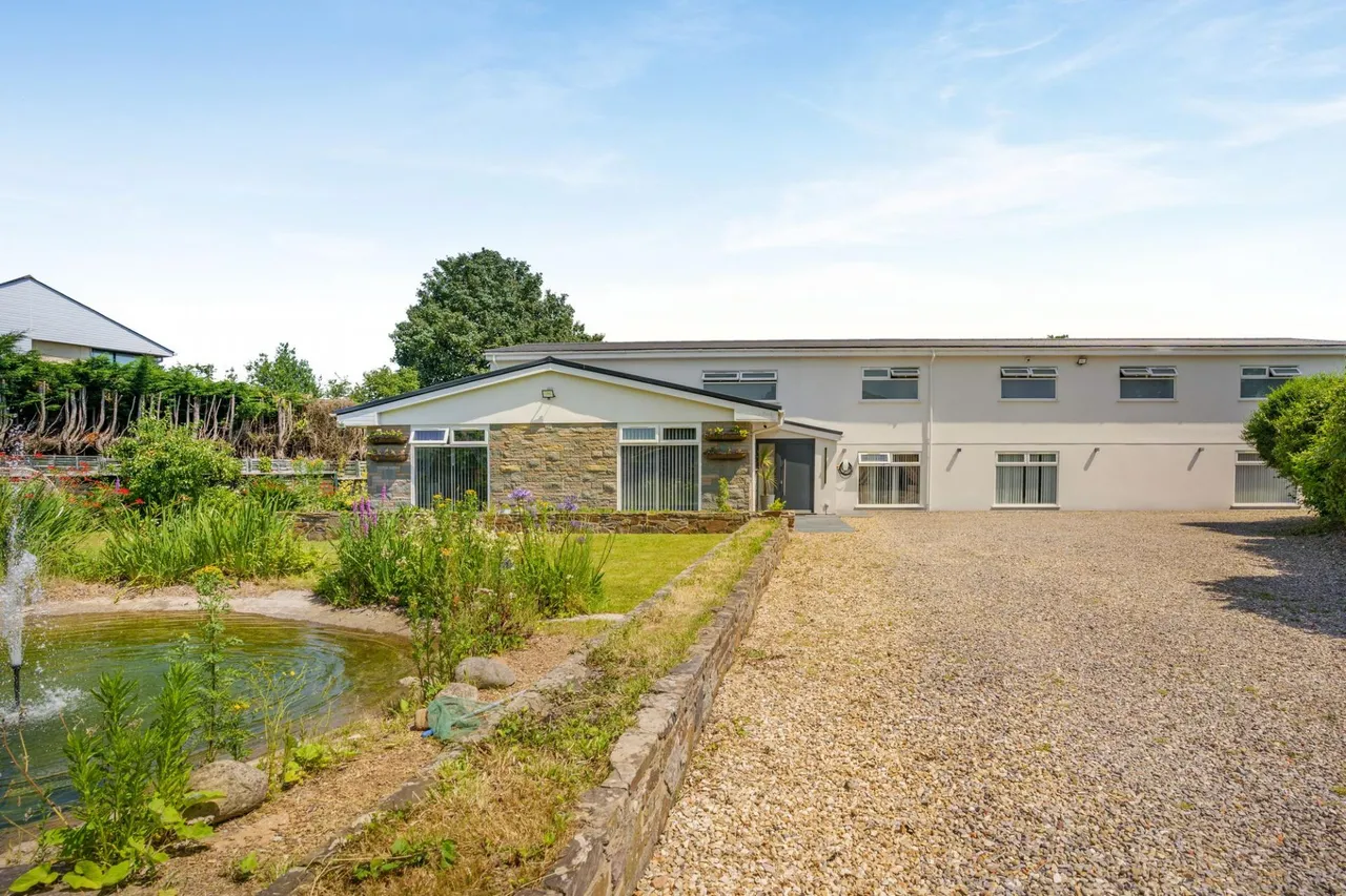 6 bed house for sale, Ty'r Winch Road, Old St. Mellons, CF3