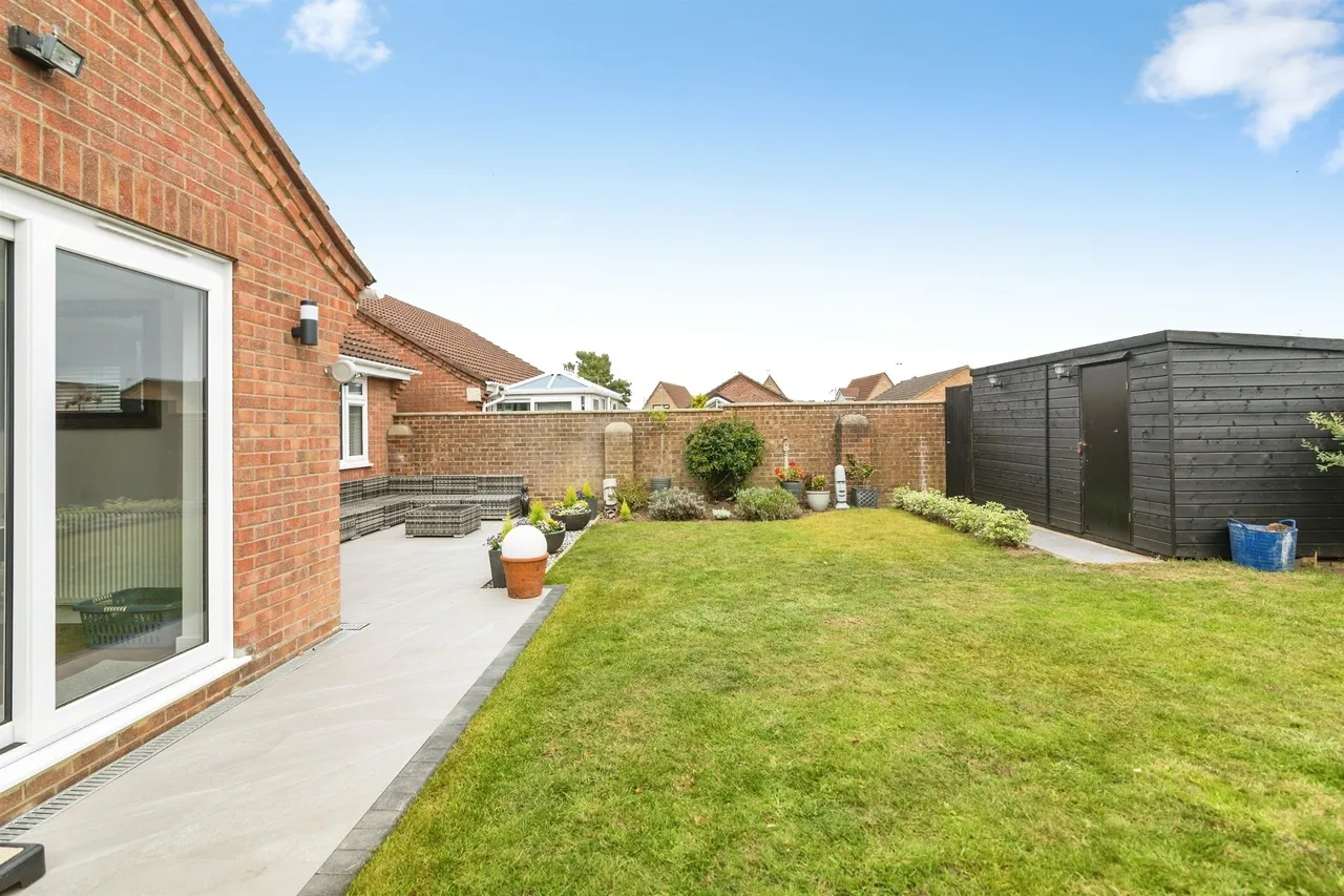 Crestview Drive, Lowestoft, NR32, photo 13