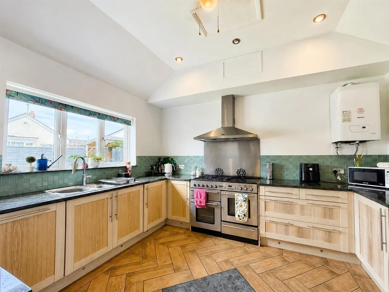 Elliott Grove, Brixham, photo 14