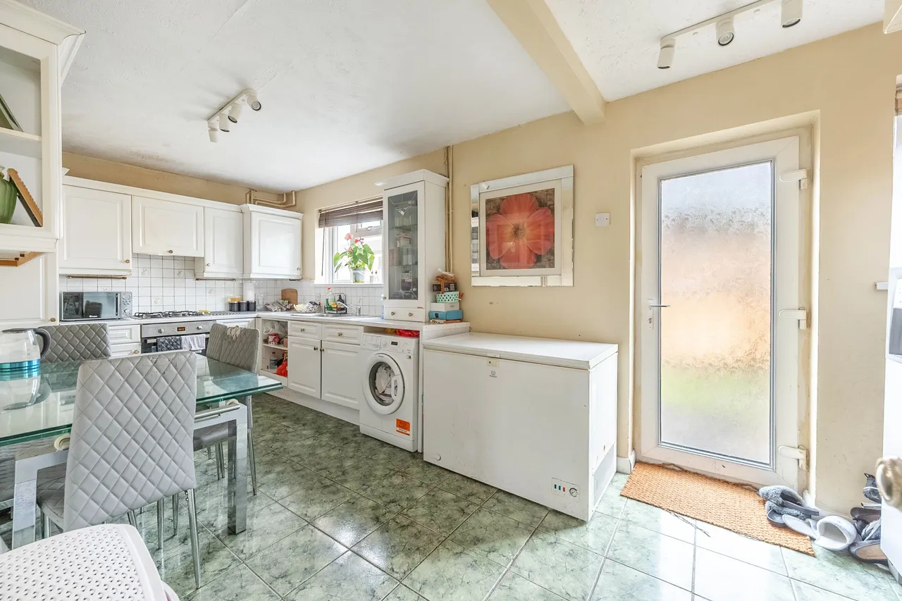 121 Meadfield, Edgware, photo 2