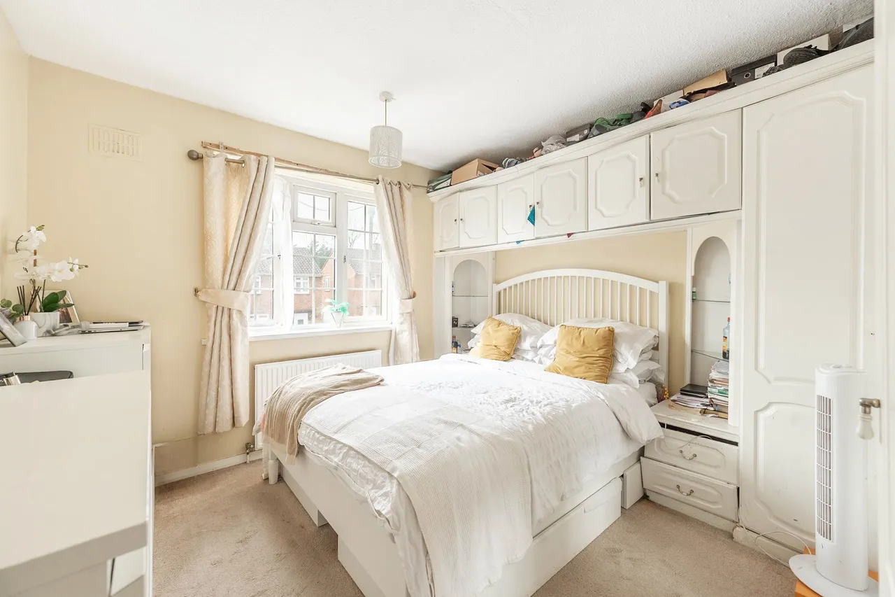 121 Meadfield, Edgware, photo 3
