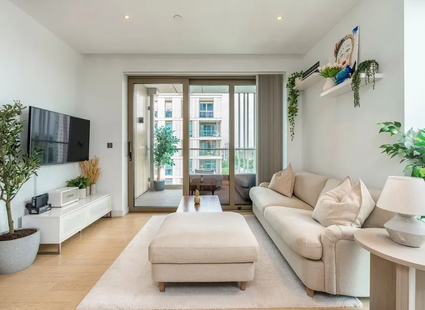 1 bed flat for sale — Downs Road, Clapton, E5