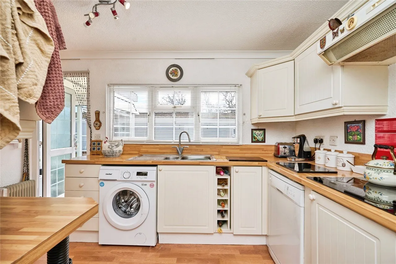 Folly Lane, East Cowes, PO32, photo 6