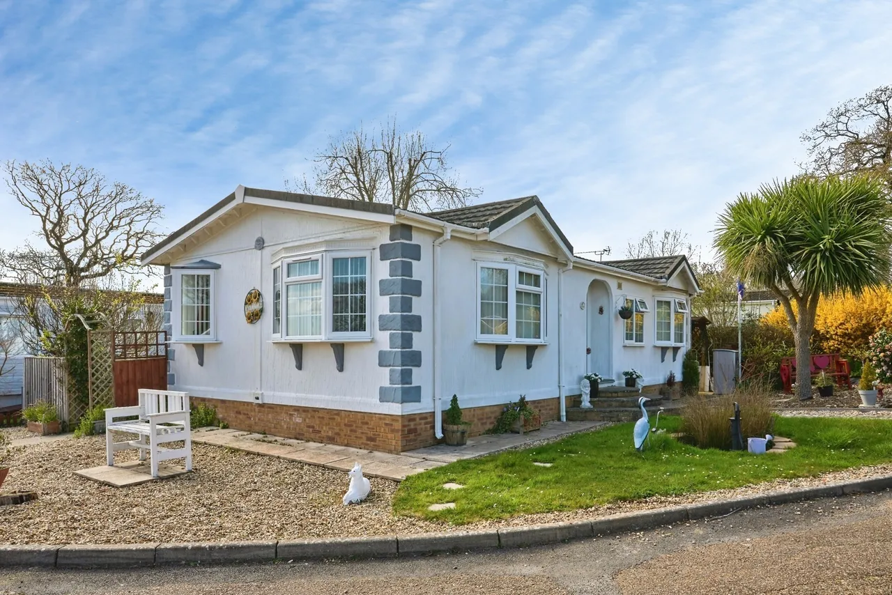 Folly Lane, East Cowes, PO32, photo 2