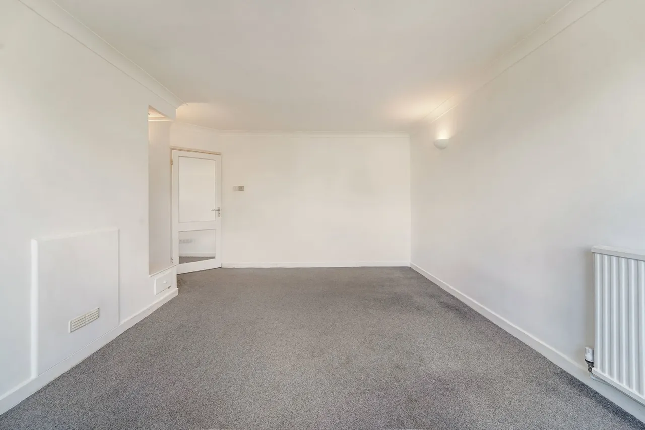 Nightingale Drive, West Ewell, KT19, photo 6