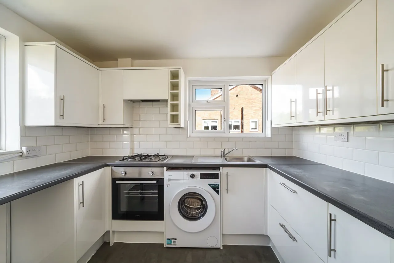 Nightingale Drive, West Ewell, KT19, photo 3