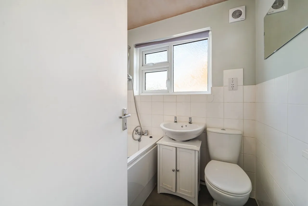 Nightingale Drive, West Ewell, KT19, photo 11