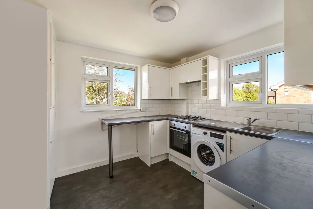 Nightingale Drive, West Ewell, KT19, photo 2