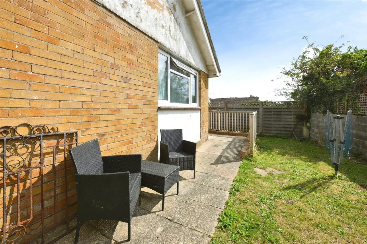 Nicholas Close, Brading, PO36, photo 13