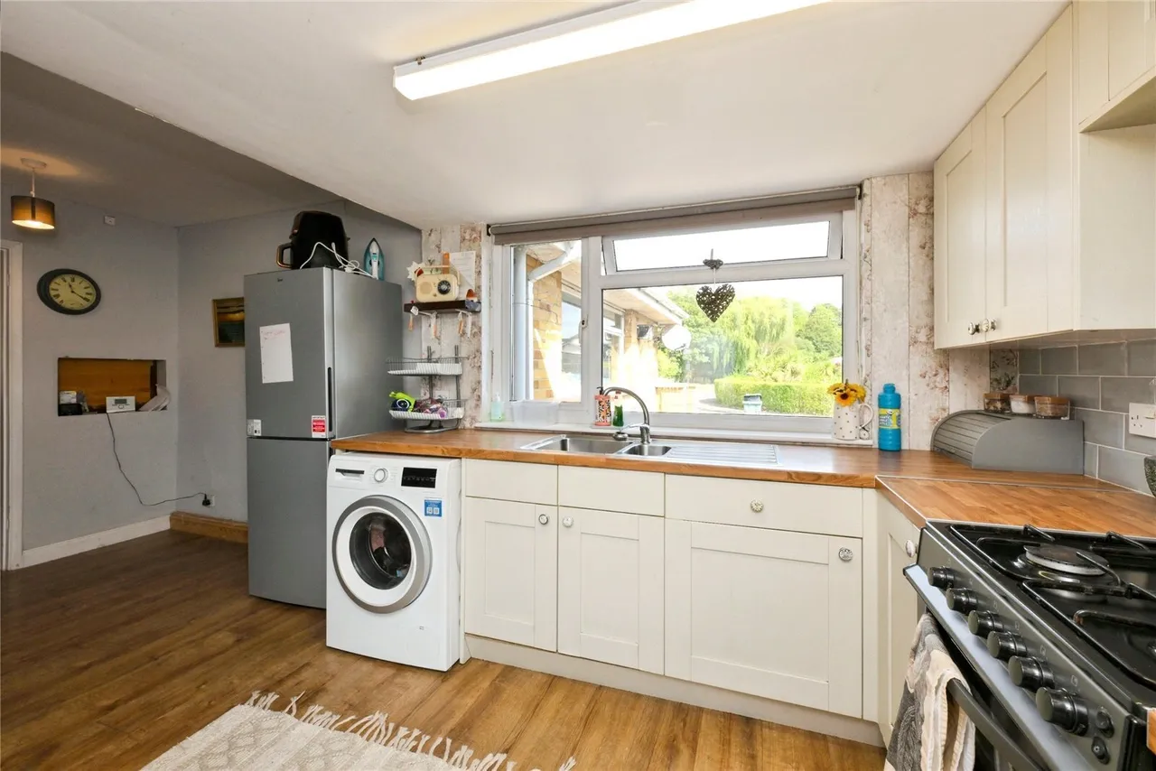 Nicholas Close, Brading, PO36, photo 4