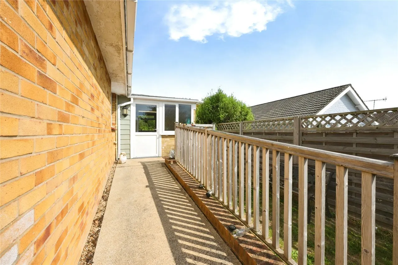 Nicholas Close, Brading, PO36, photo 12