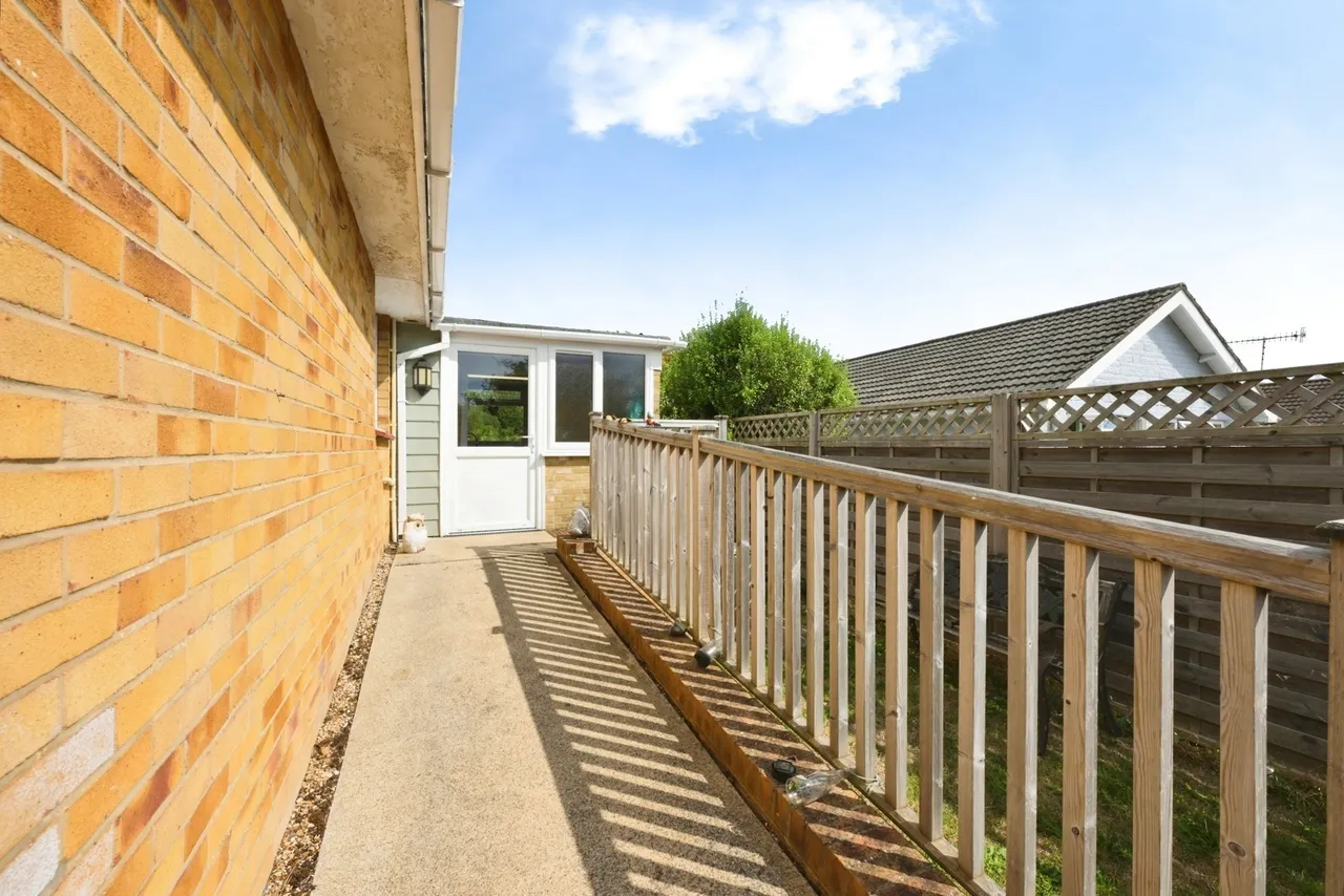 Nicholas Close, Brading, PO36, photo 31