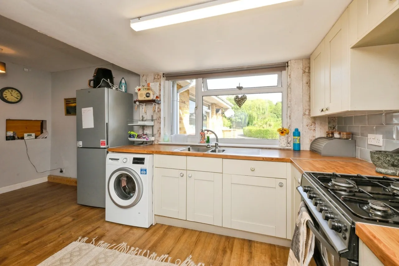 Nicholas Close, Brading, PO36, photo 30