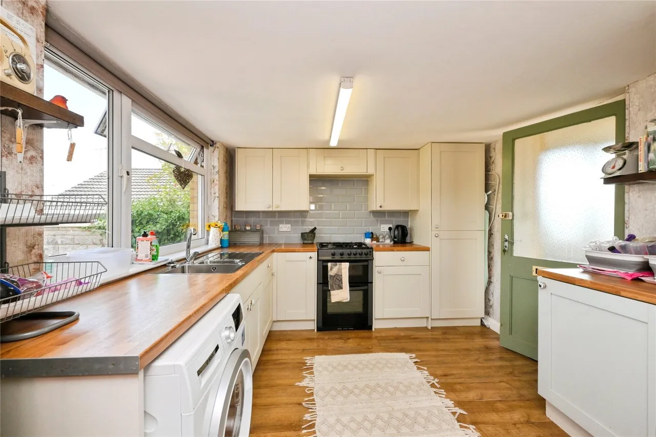 Nicholas Close, Brading, PO36, photo 3