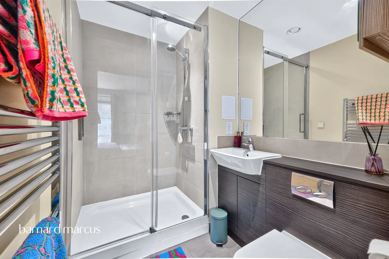 Angel Lane, London, photo 6