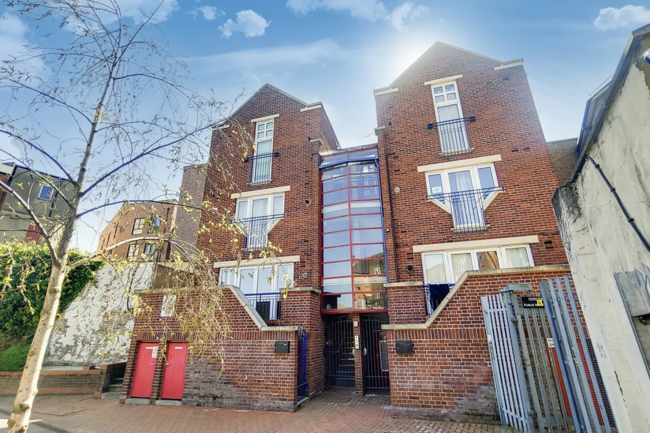Clarence Street, Kingston Upon Thames, photo 9