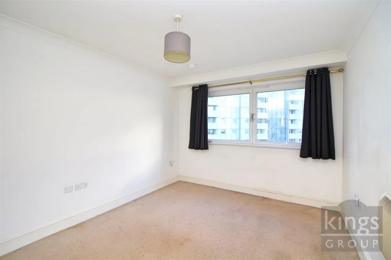 Geary Court, Edmonton, N9, photo 4