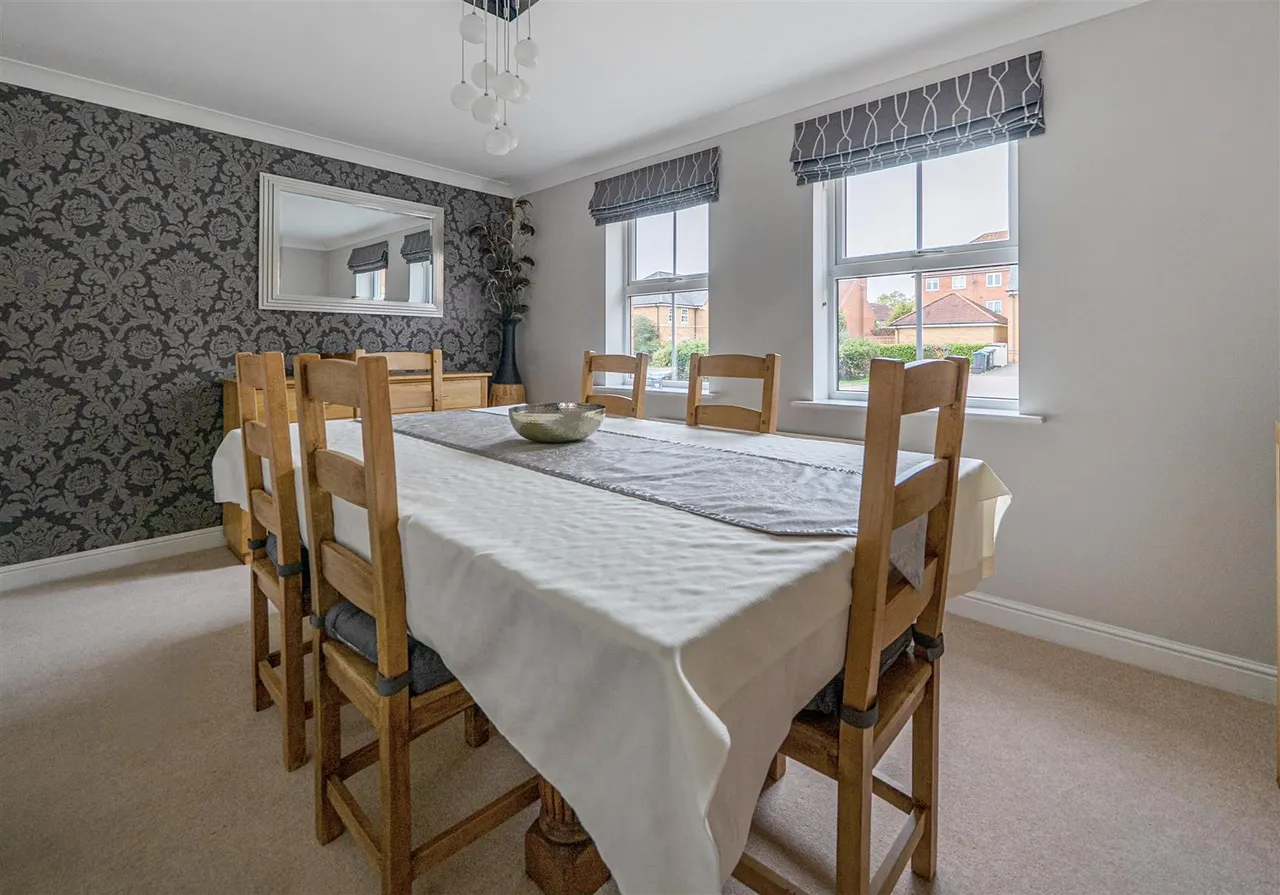 Woodford Close, Devizes, SN10, photo 5