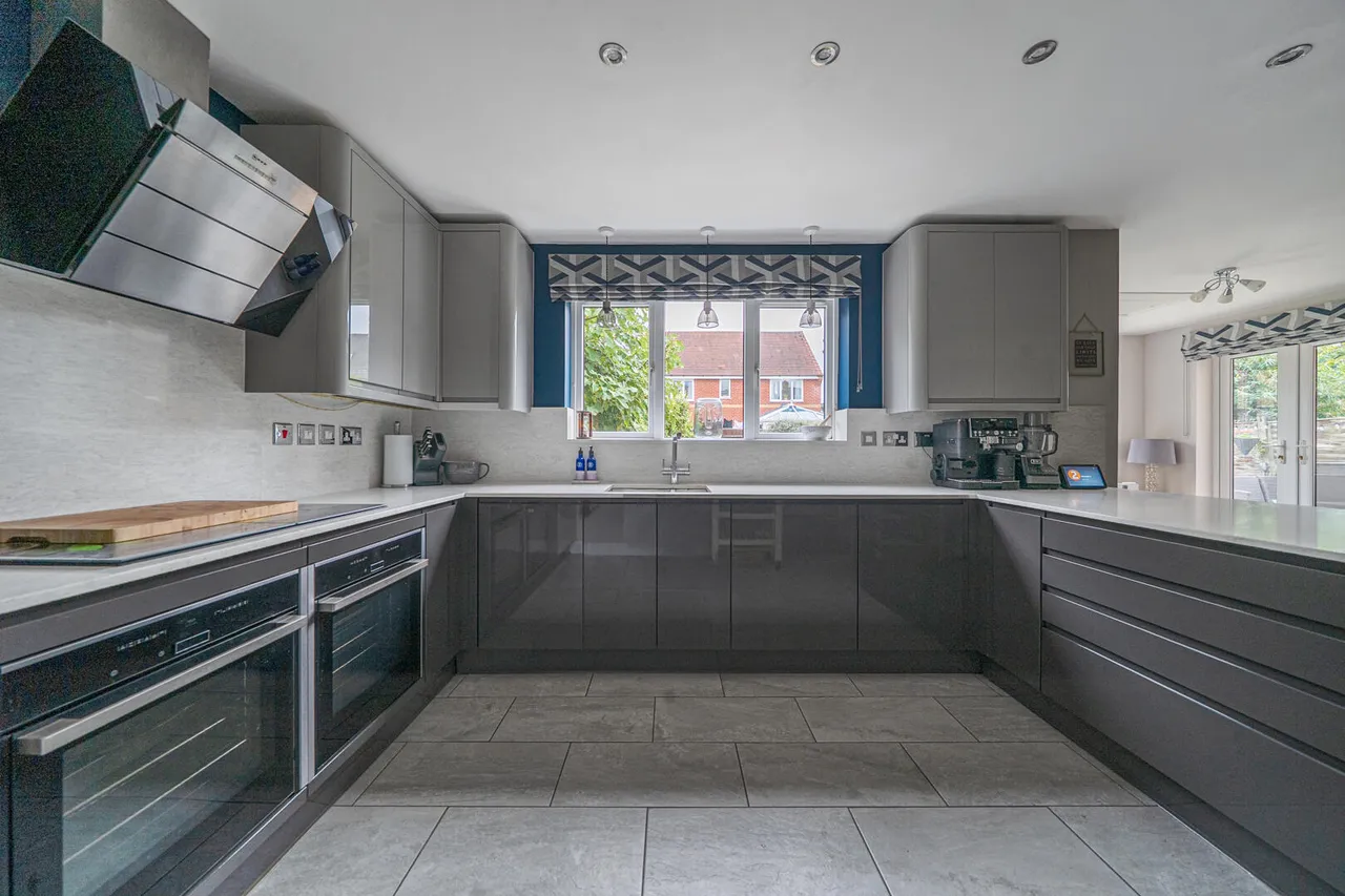 Woodford Close, Devizes, SN10, photo 14