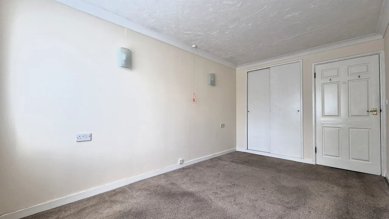 Village Road, Enfield, EN1, photo 4