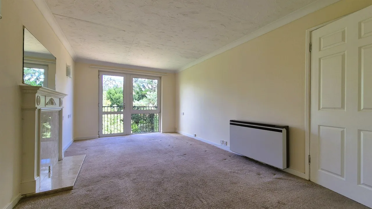 Village Road, Enfield, EN1, photo 2