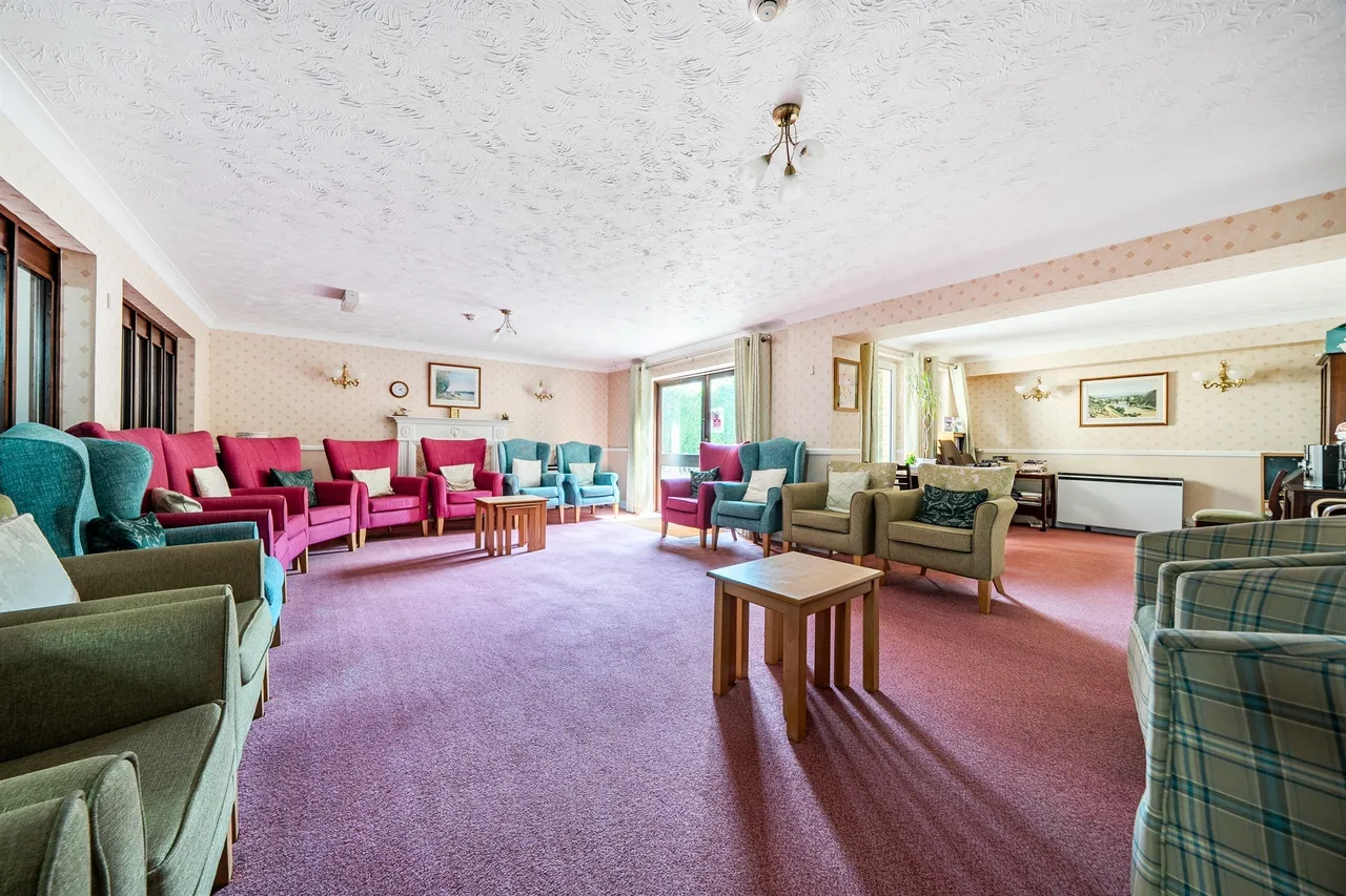 Village Road, Enfield, EN1, photo 8