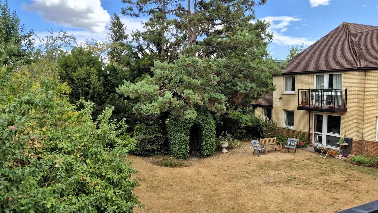 Village Road, Enfield, EN1, photo 10